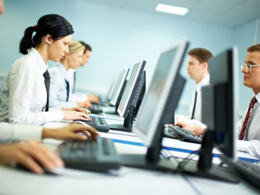 Tại sao người làm văn phòng dễ suy giảm sức khỏe?